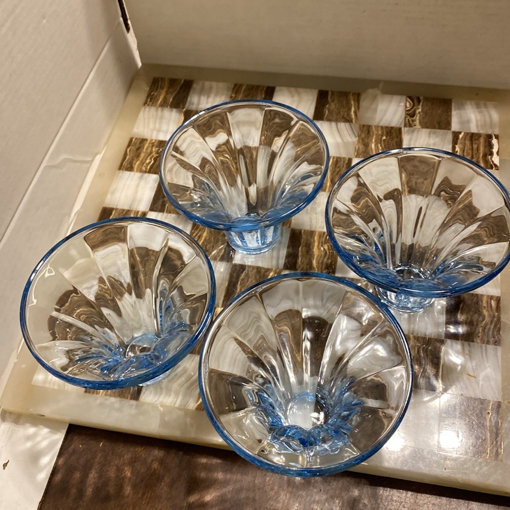 Vintage Blue Glass(s) Ice Cream Desert Bowl Dish Vase 3.5 in tall x 4.75 in wide - Picture 2 of 8